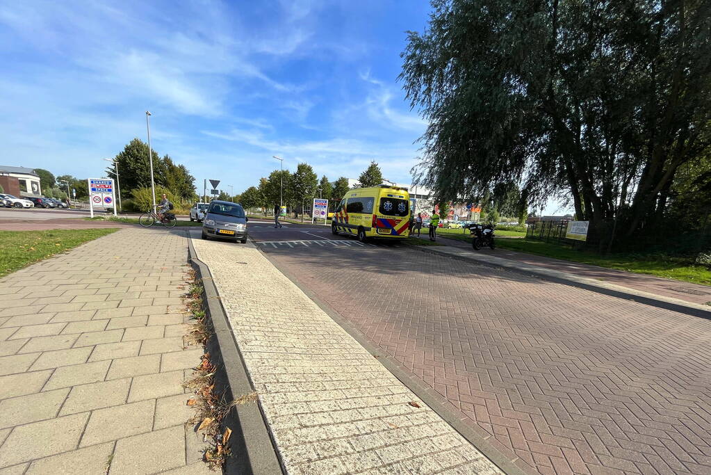 Automobilist ziet overstekende fietsster over het hoofd