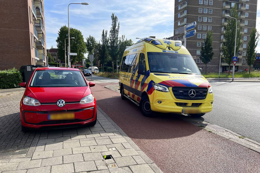 Automobilist ziet scooterrijder over het hoofd