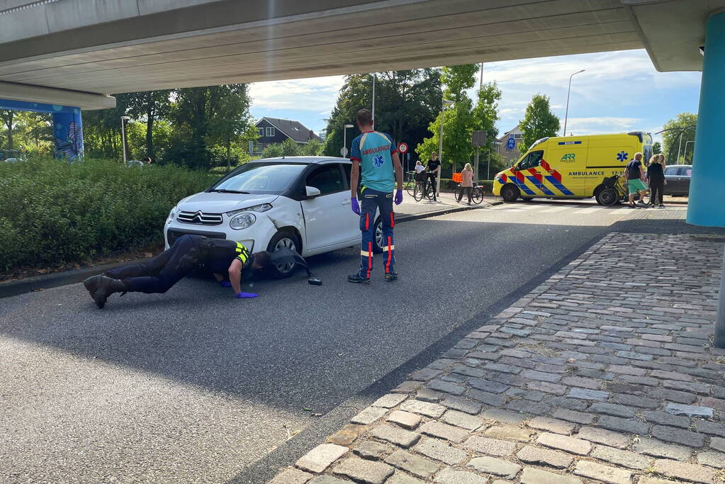 Weer scooterrijder aangereden op beruchte rotonde