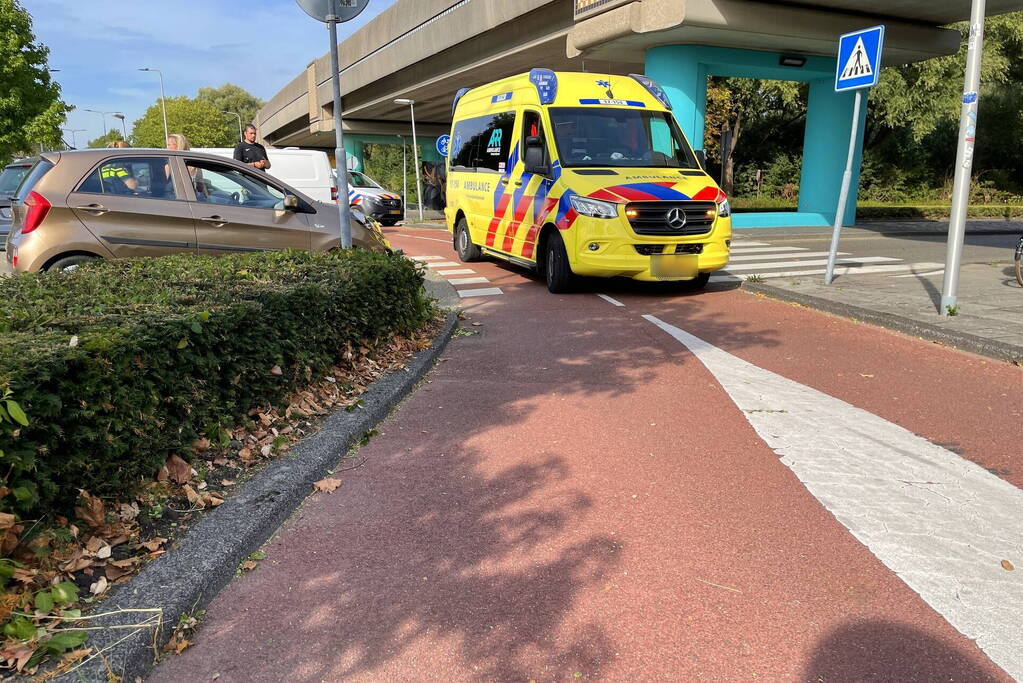 Weer scooterrijder aangereden op beruchte rotonde