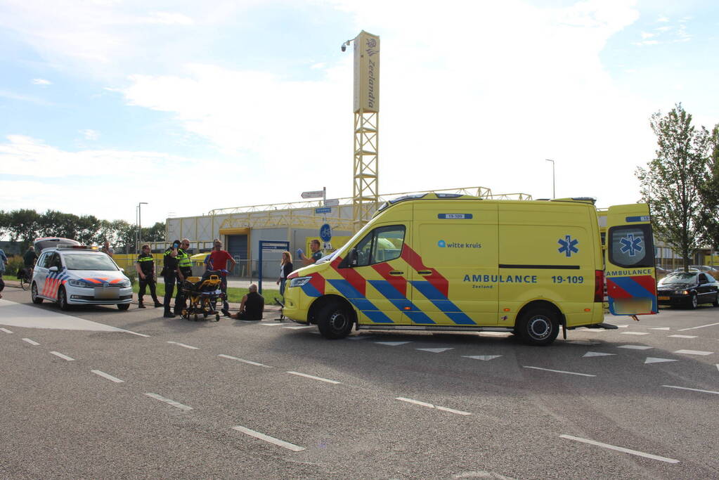 Fietser gewond bij botsing met auto