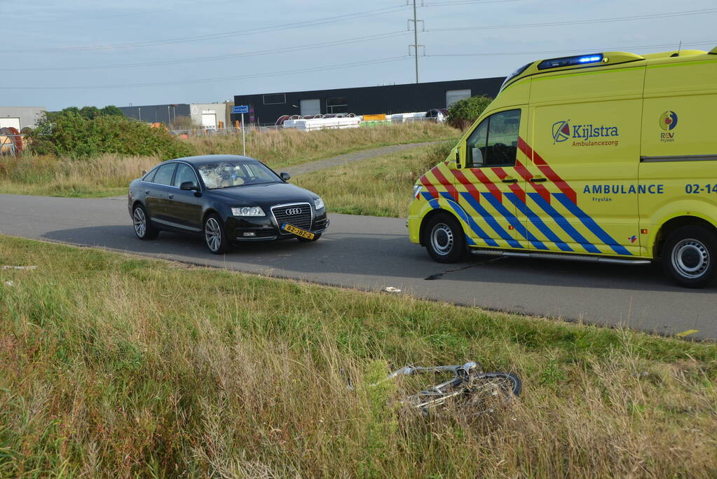 Fietser ernstig gewond bij botsing met auto