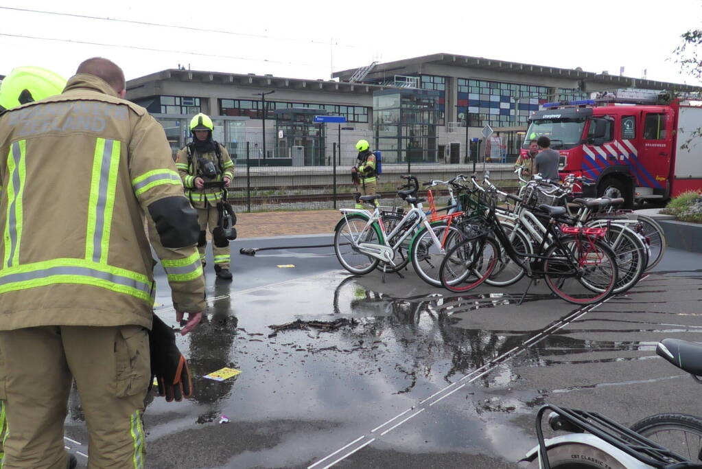 Rieten fietsmand in vlammen opgegaan
