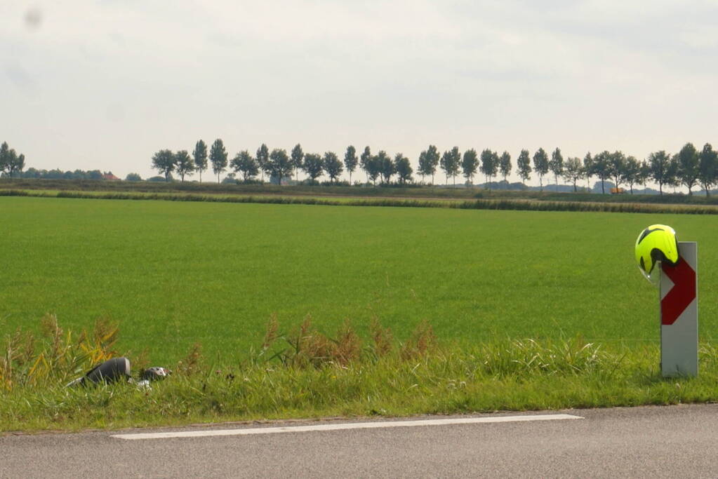 Bestuurder van motorfiets belandt in sloot