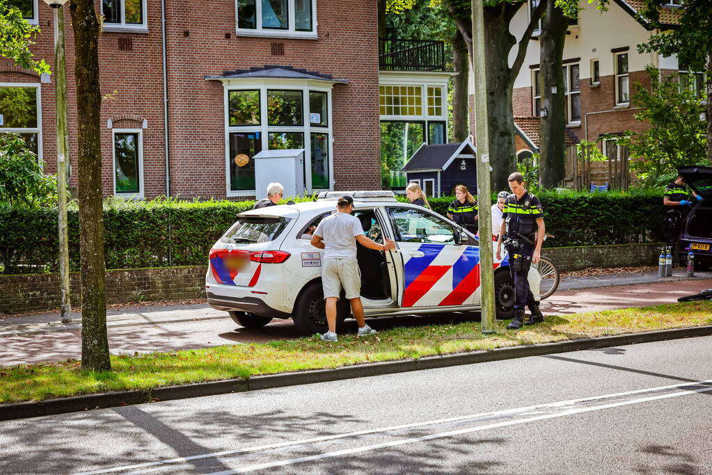Bestuurder van auto geladen met lachgas ziet fietser over het hoofd