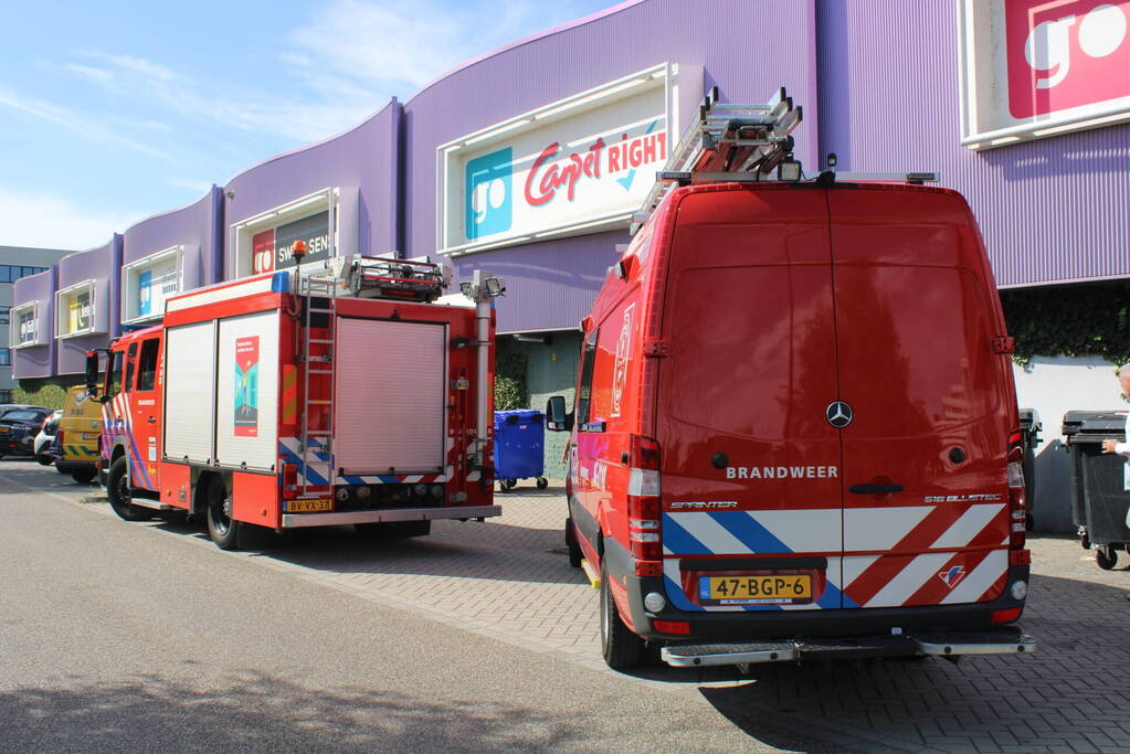 Gaslucht geroken in bedrijfspand Carpetright