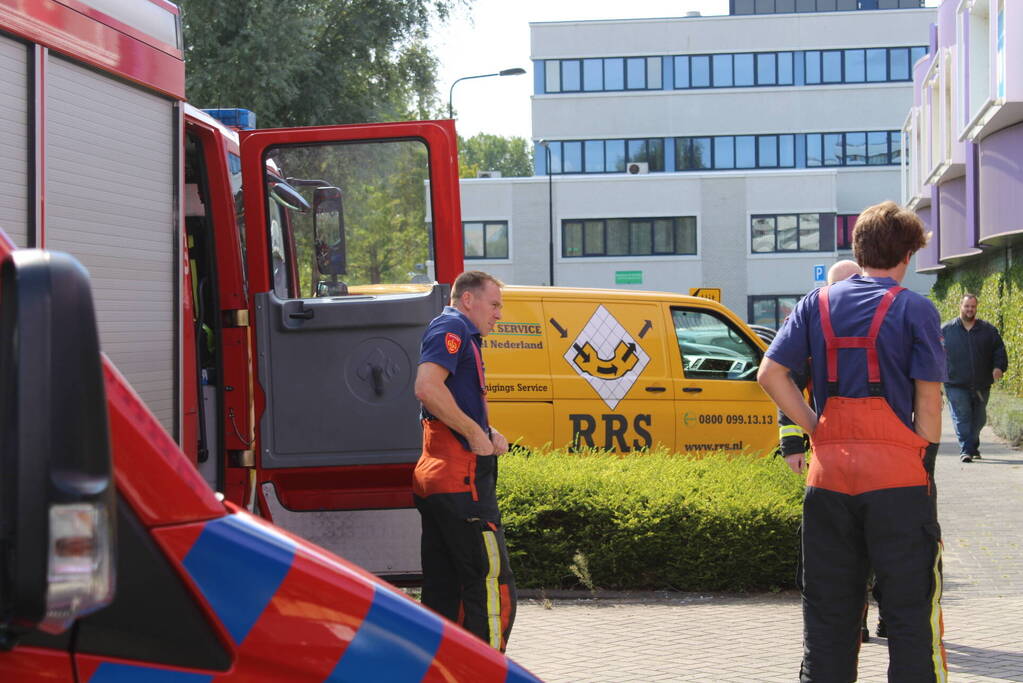 Gaslucht geroken in bedrijfspand Carpetright