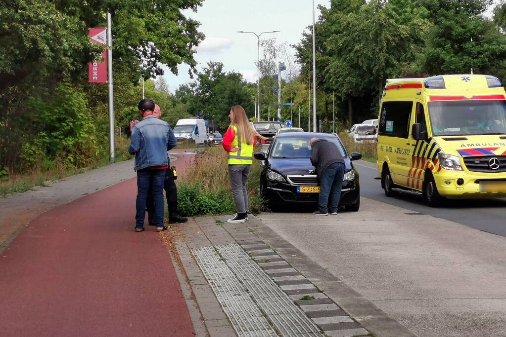 Auto en speed pedelec botsen met elkaar
