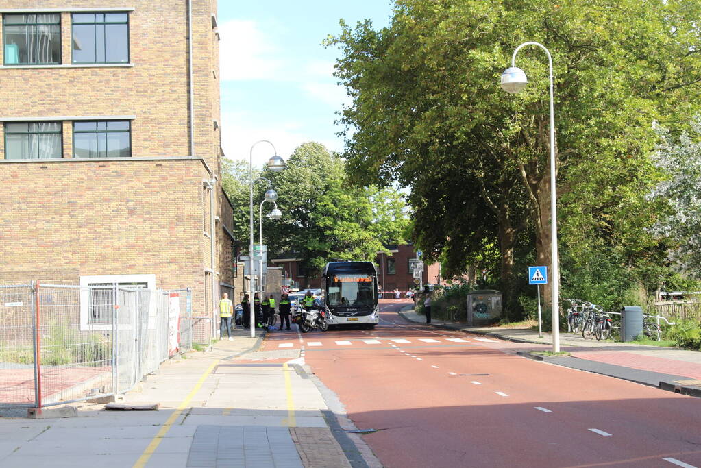 Fietser overreden door lijnbus