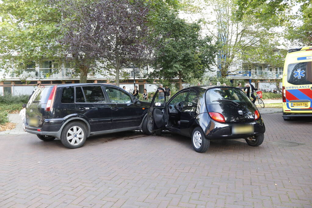 Flinke schade bij botsing op kruispunt