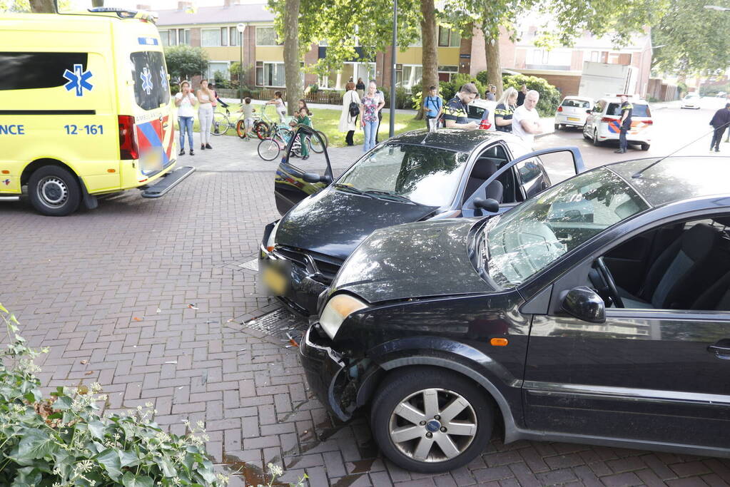 Flinke schade bij botsing op kruispunt