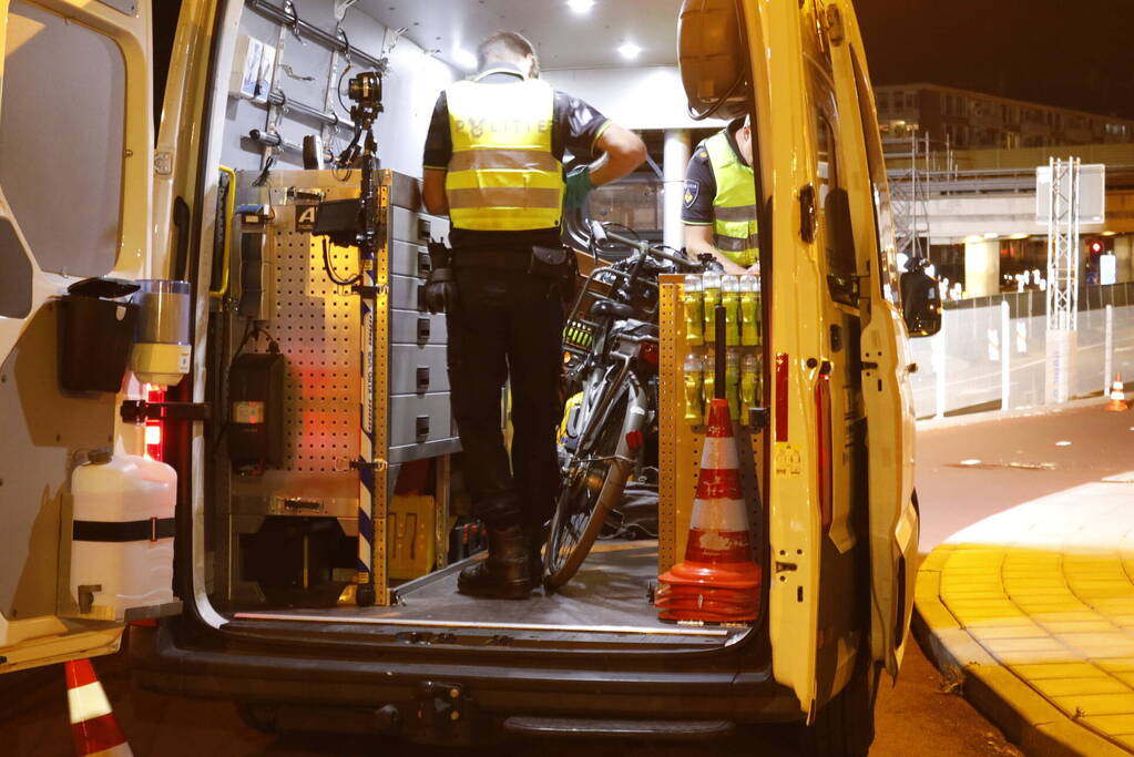 Twee wegebruikers botsen op fietspad