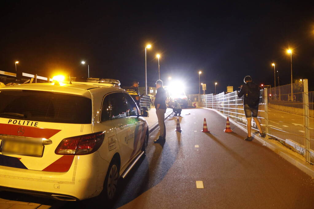 Twee wegebruikers botsen op fietspad
