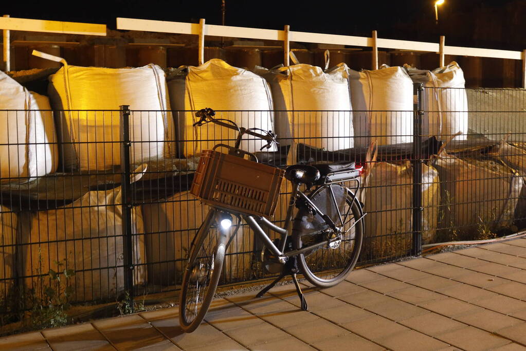 Twee wegebruikers botsen op fietspad