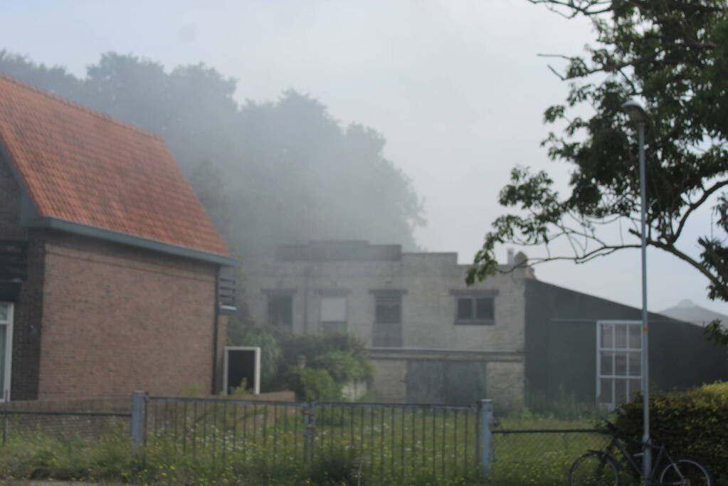 Flinke brand in schuur en hooibalen
