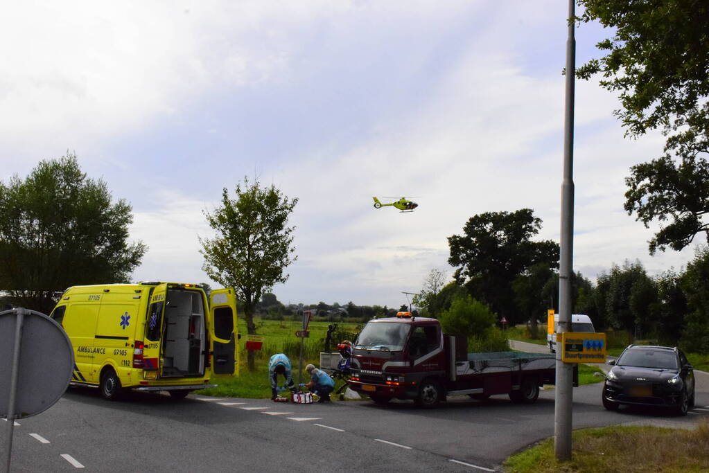Traumahelikopter landt voor onwel geraakt persoon