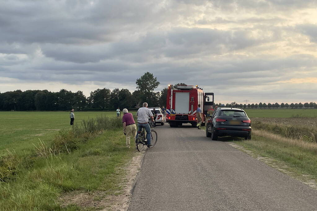 Driewielfietser uit sloot gehaald