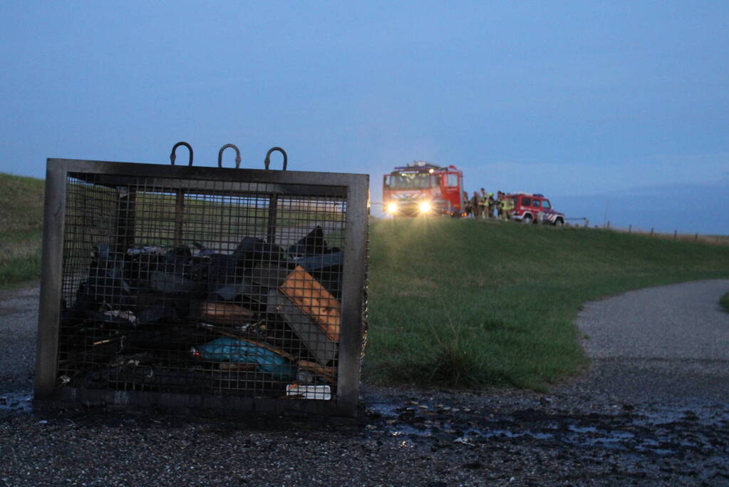 Brand in afvalcontainer snel geblust