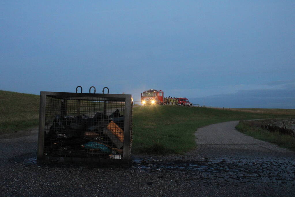Brand in afvalcontainer snel geblust