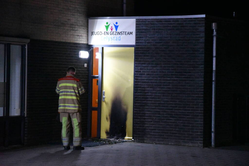 Onderzoek naar brandschade aan deur