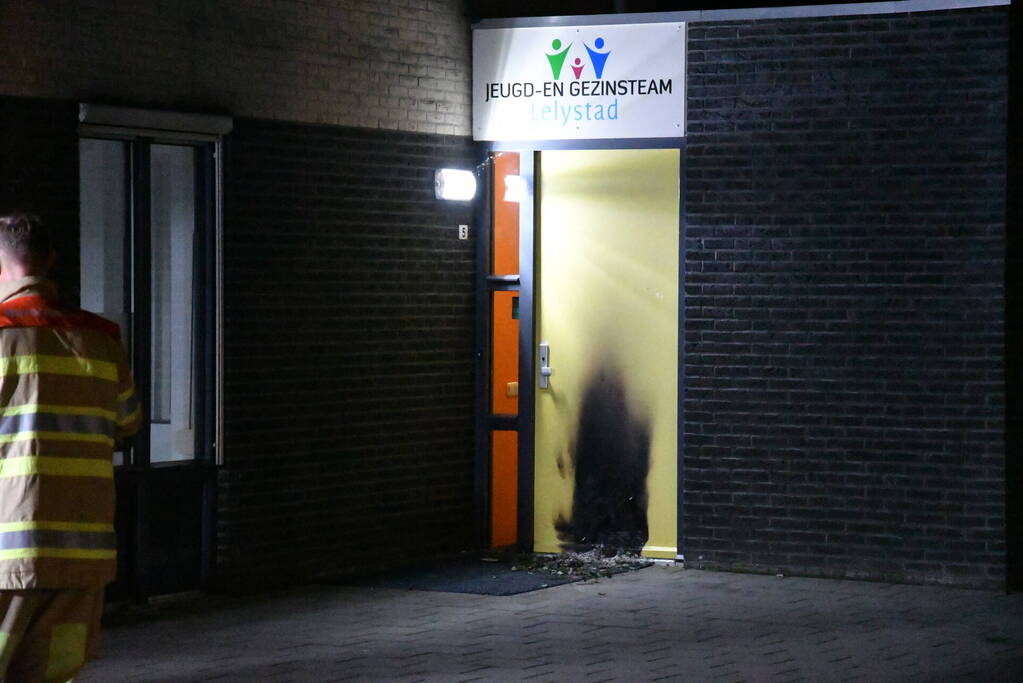 Onderzoek naar brandschade aan deur