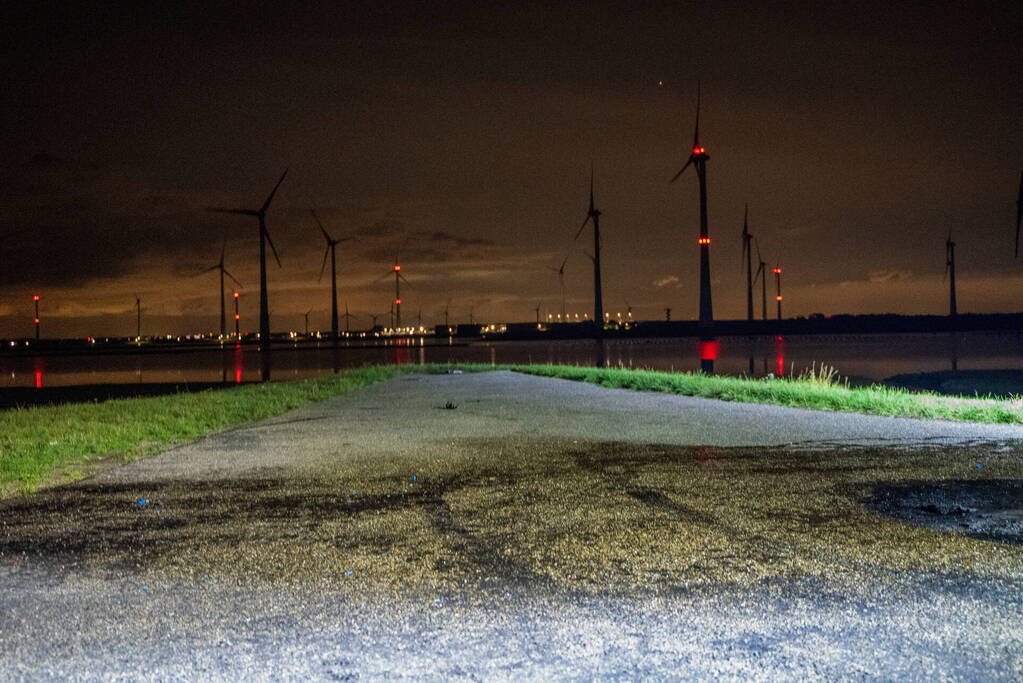 Vuurwerkbom in de polder