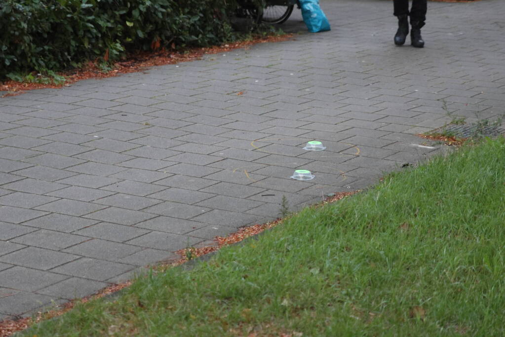 Schoten gelost op raam van woning