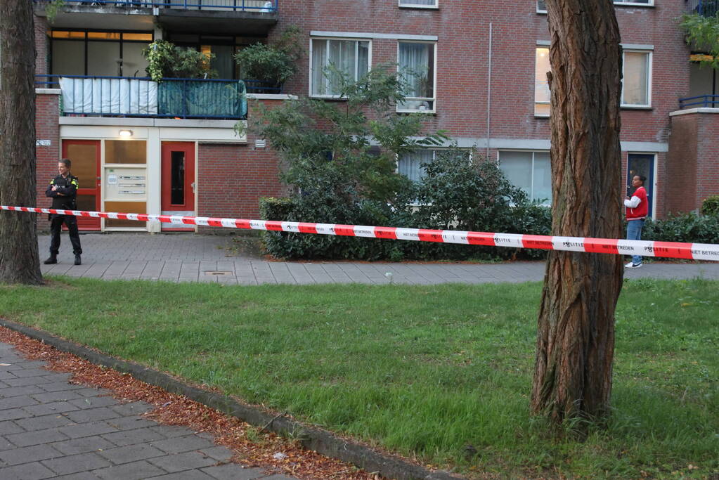 Schoten gelost op raam van woning