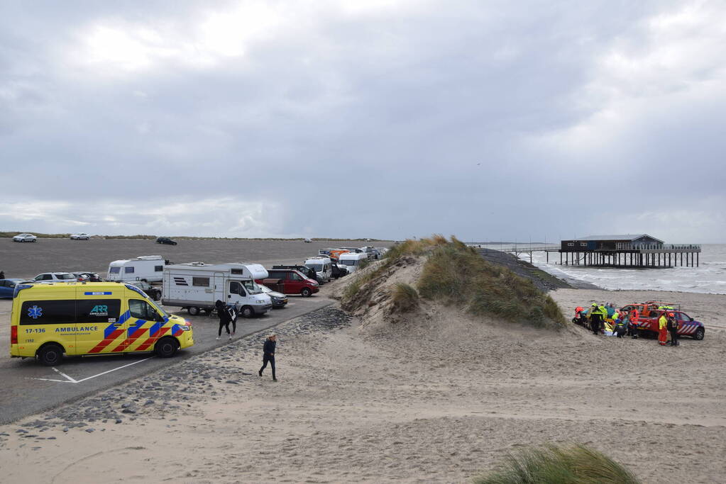Kitesurfer zwaargewond bij kiteongeval op Brouwersdam