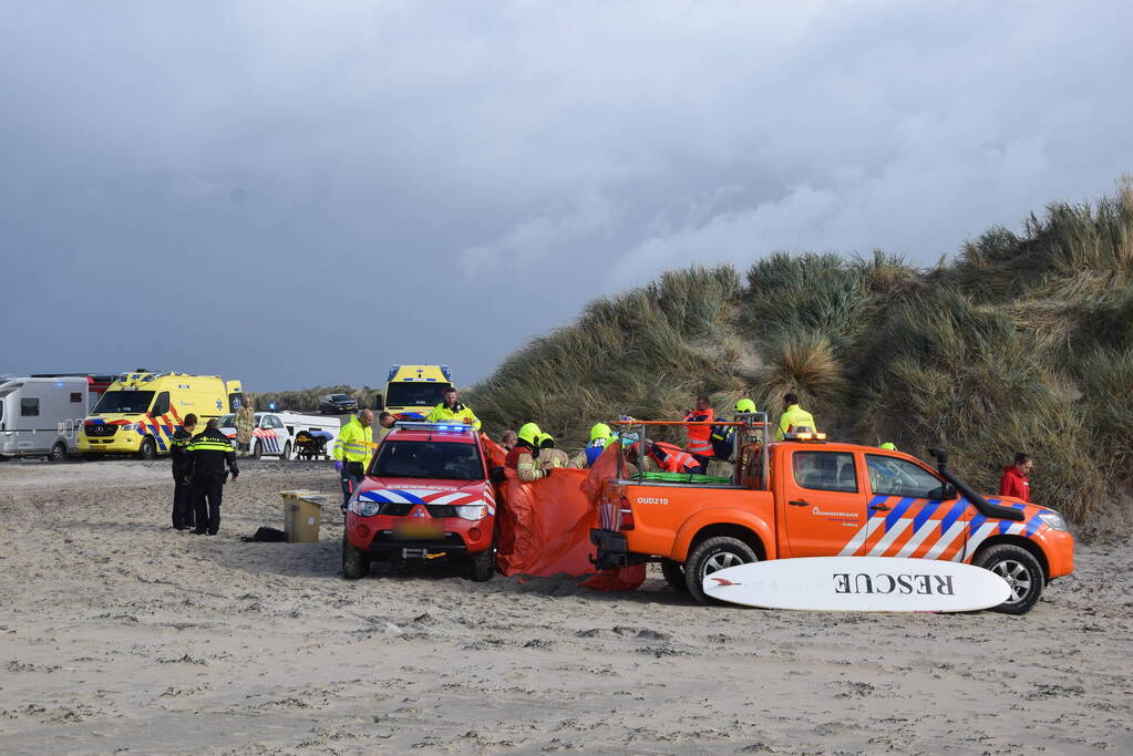 Kitesurfer zwaargewond bij kiteongeval op Brouwersdam