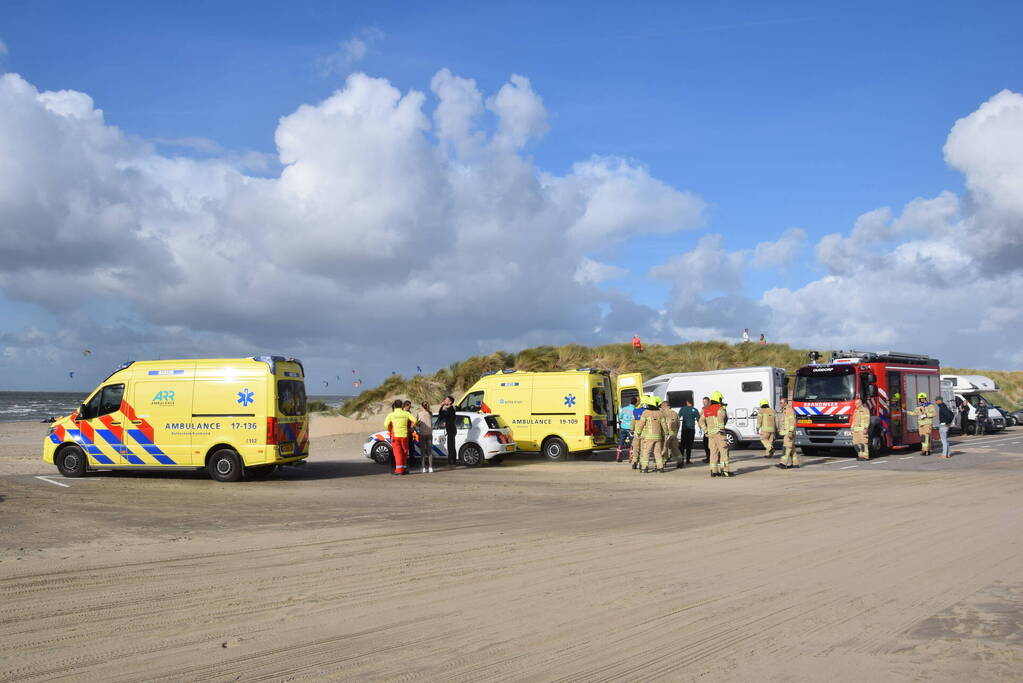 Kitesurfer zwaargewond bij kiteongeval op Brouwersdam
