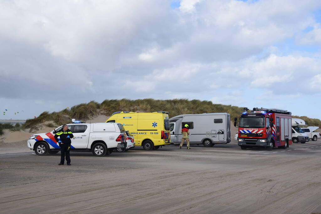 Kitesurfer zwaargewond bij kiteongeval op Brouwersdam