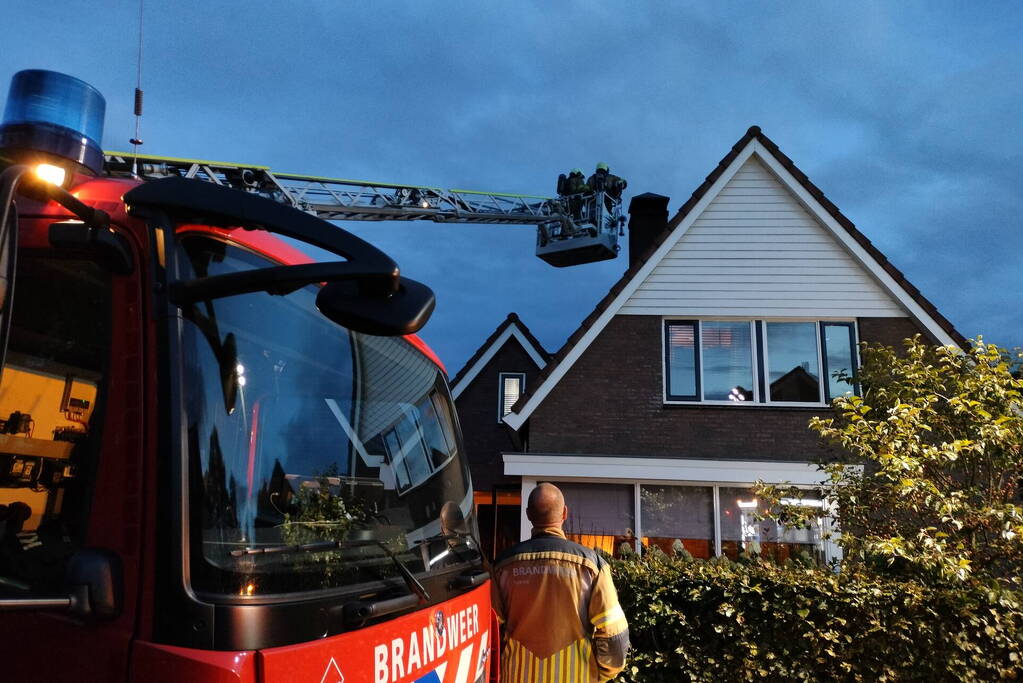 Veel rookontwikkeling bij schoorsteenbrand