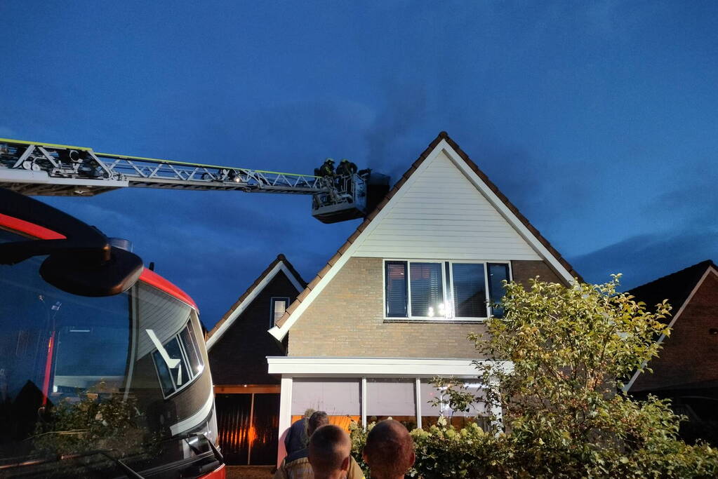 Veel rookontwikkeling bij schoorsteenbrand