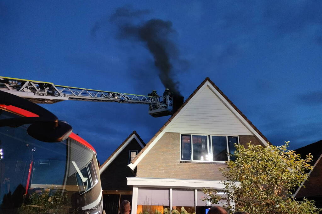Veel rookontwikkeling bij schoorsteenbrand