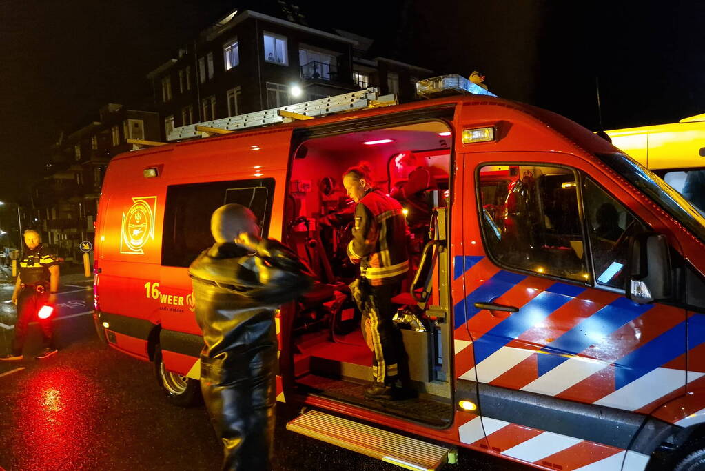 Twee inzittenden voertuig gered uit water