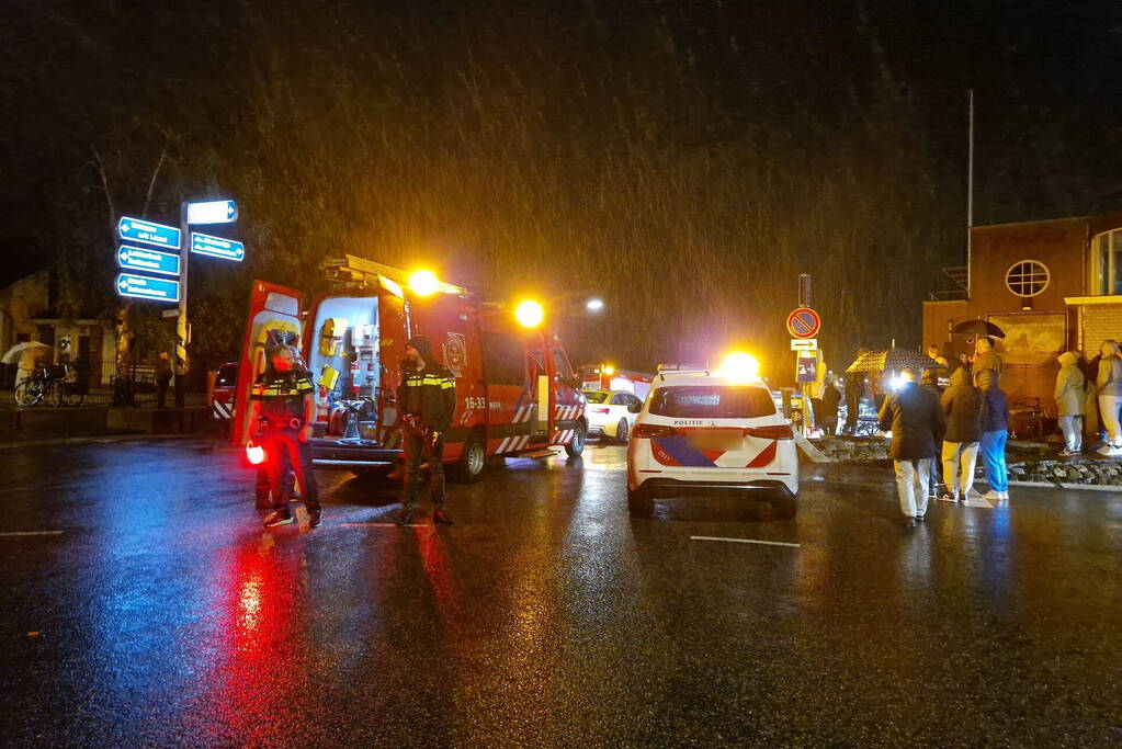 Twee inzittenden voertuig gered uit water