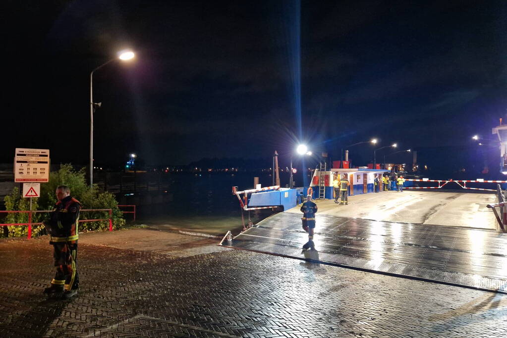 Twee inzittenden voertuig gered uit water