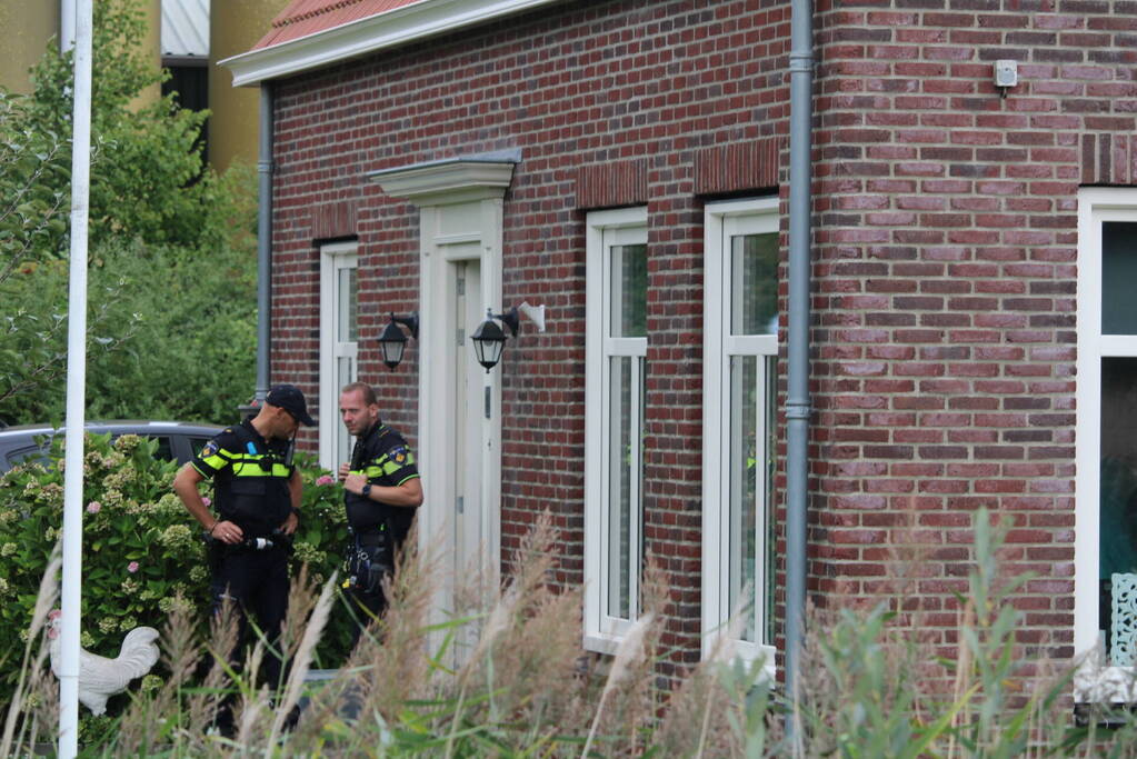 Traumateam assisteert bij incident in woning