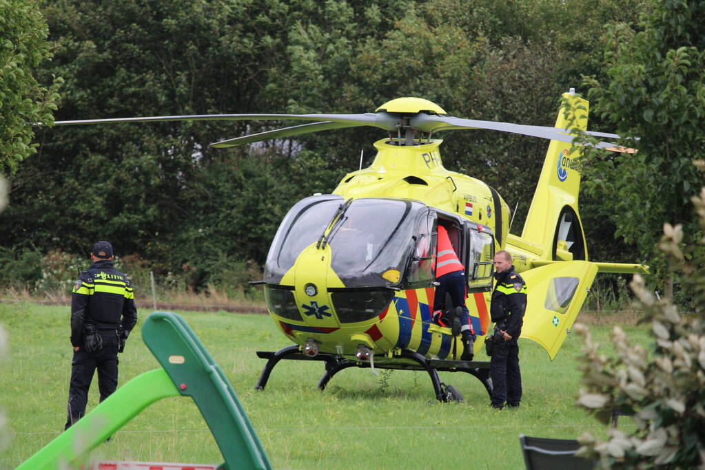 Traumateam assisteert bij incident in woning
