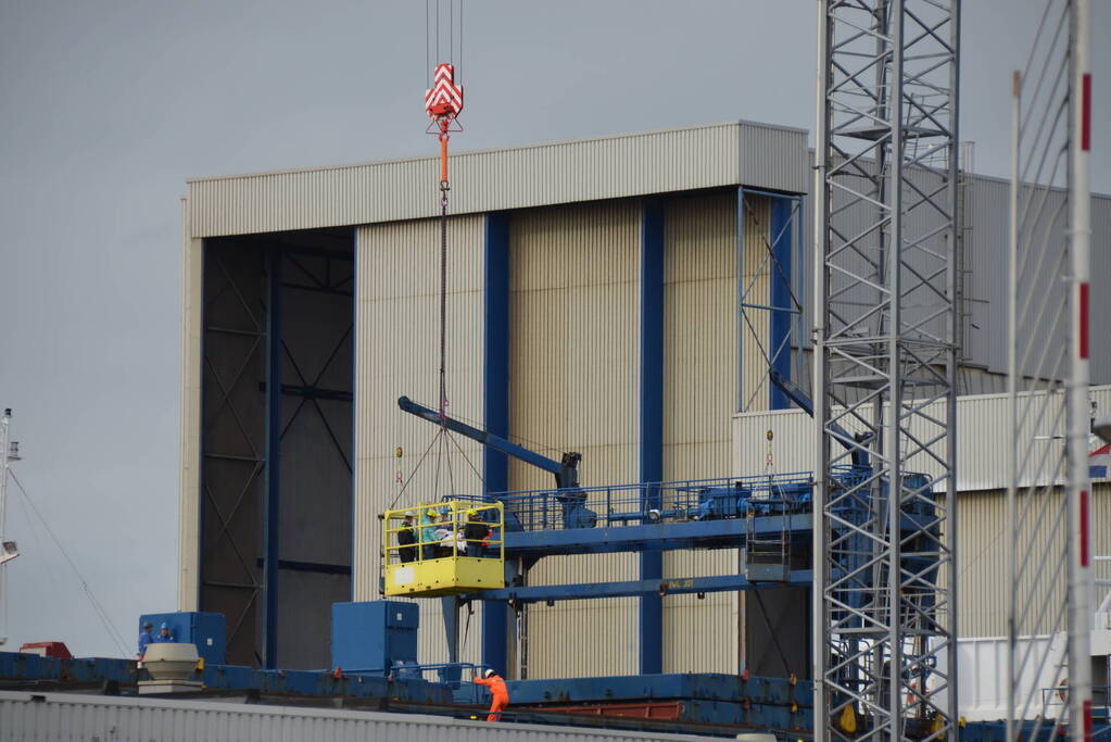 Persoon ernstig gewond na val in ruim van vrachtschip