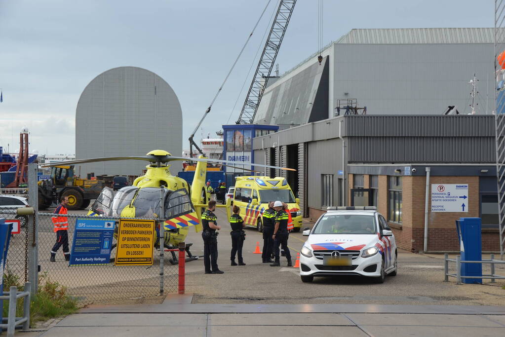Persoon ernstig gewond na val in ruim van vrachtschip