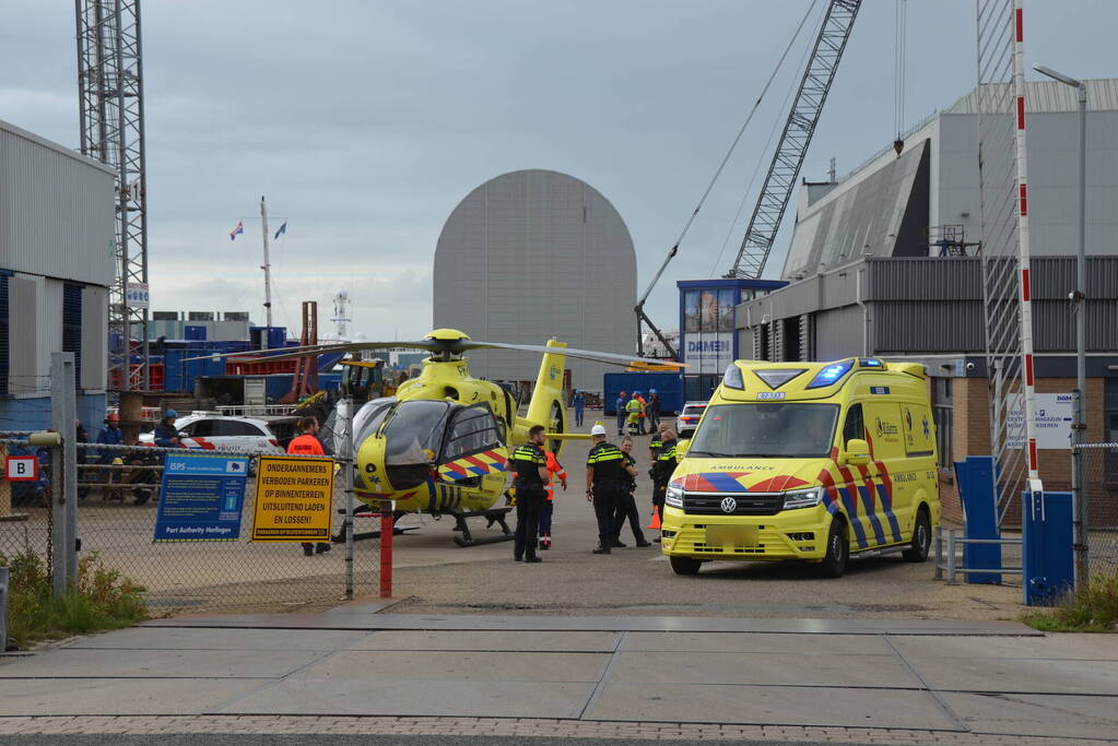 Persoon ernstig gewond na val in ruim van vrachtschip
