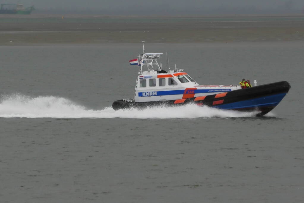 Brand na mogelijk explosie op schip Westerschelde