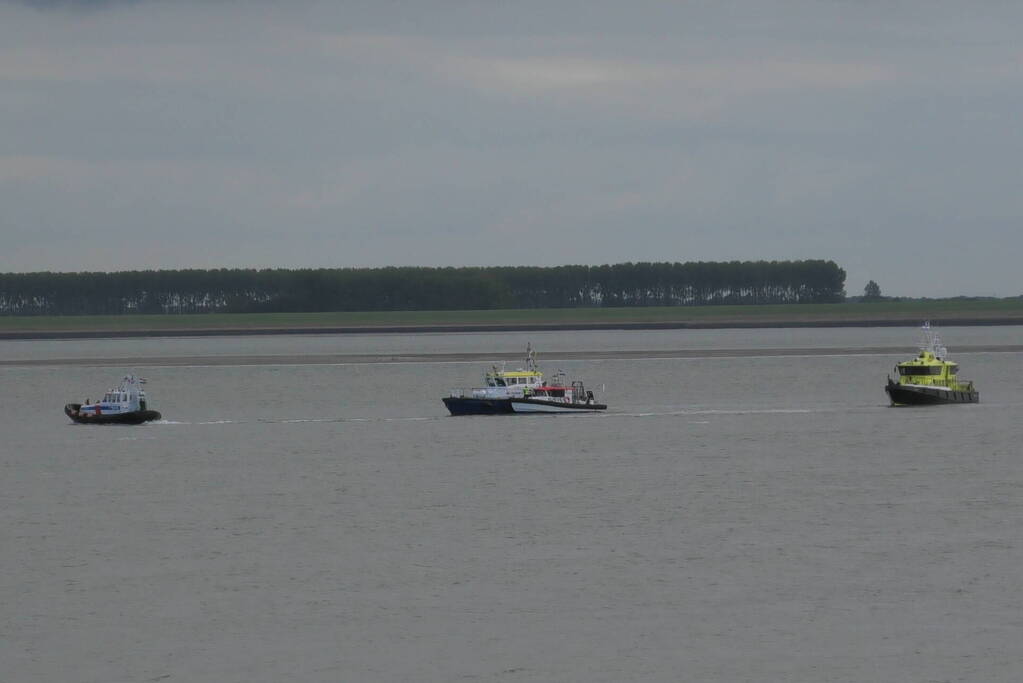 Brand na mogelijk explosie op schip Westerschelde