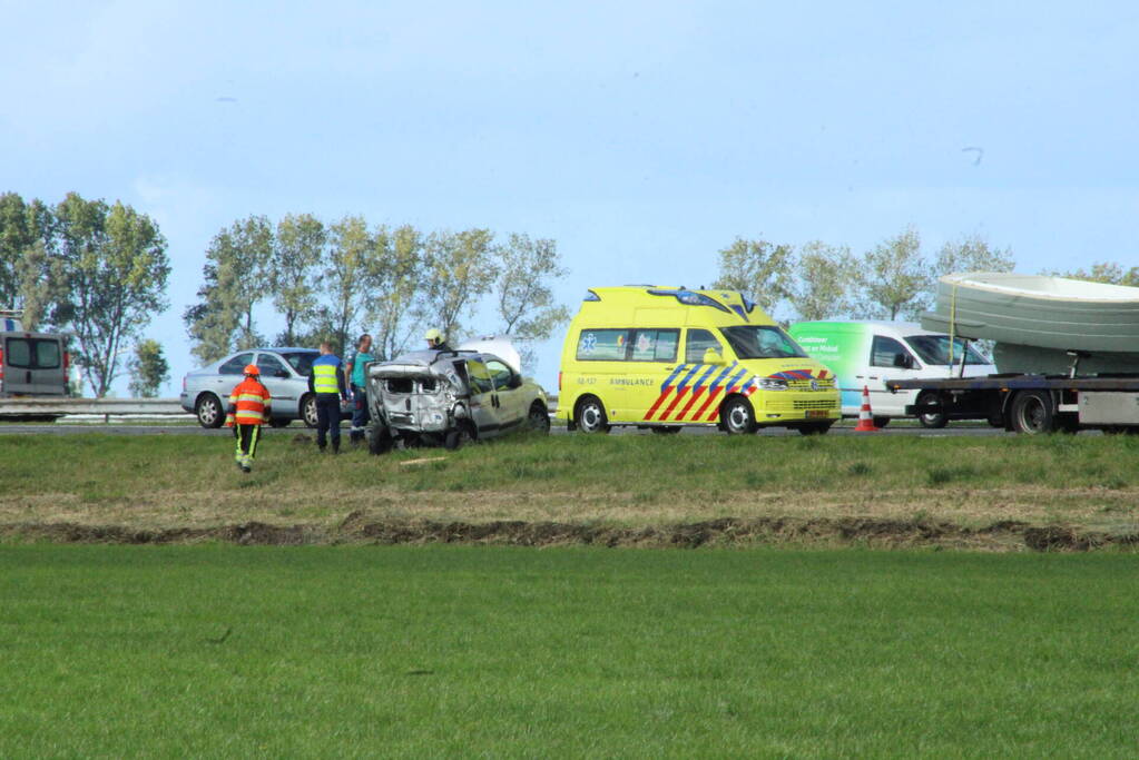 Gewonde bij aanrijding met lijnbus en auto