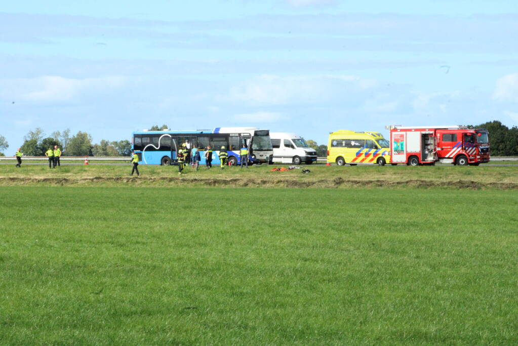 Gewonde bij aanrijding met lijnbus en auto