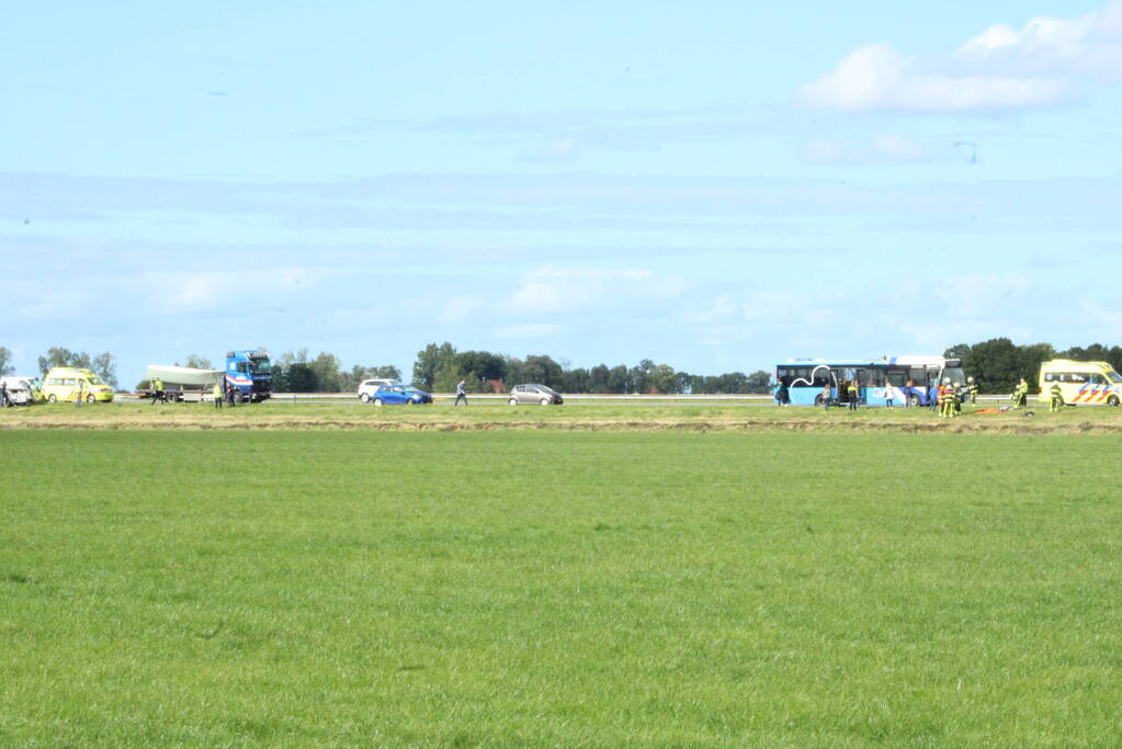 Gewonde bij aanrijding met lijnbus en auto