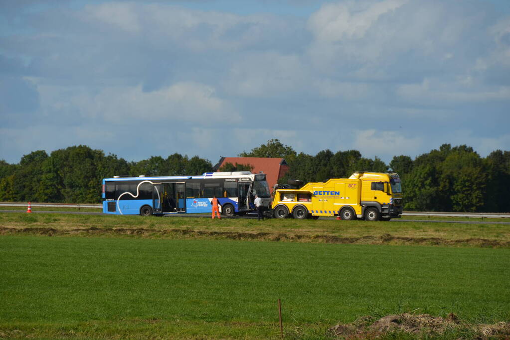 Gewonde bij aanrijding met lijnbus en auto