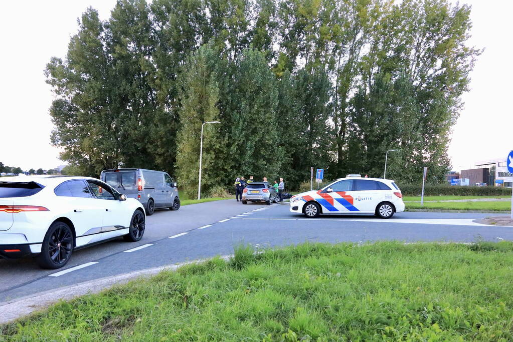 Frontale botsing tussen scooterrijder en fietser